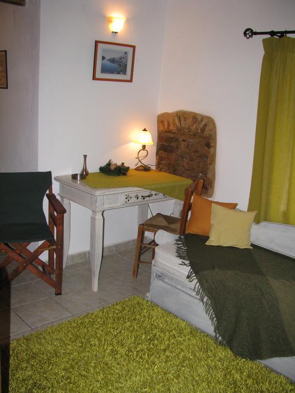 Porfyrousa Traditional Hotel Milopotamos  Exterior photo